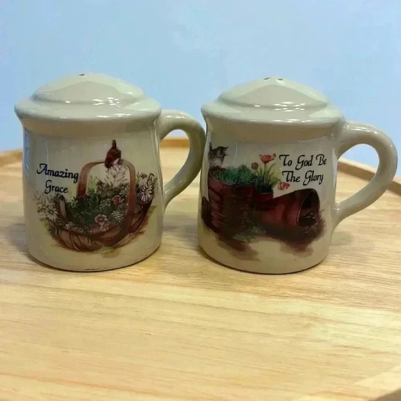 Salt and Pepper shakers from Yesteryears pottery Marshall Texas 3” tall - Picture 1 of 5